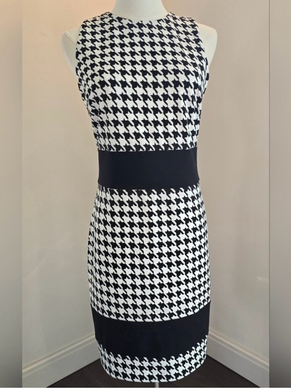 Michael Kors Black & White Houndstooth Sleeveless Midi Sheath Dress